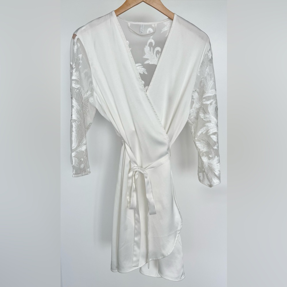 White Bridal Embroidered Mesh Kimono Robe